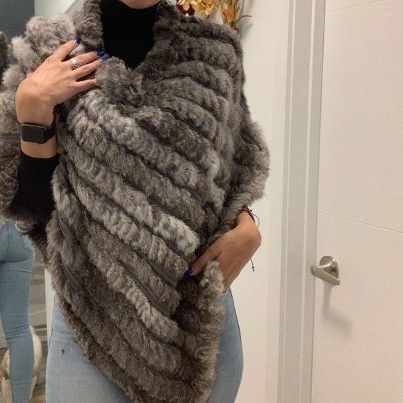 J.McLaughin Poncho Scarf - Picture 1 of 5